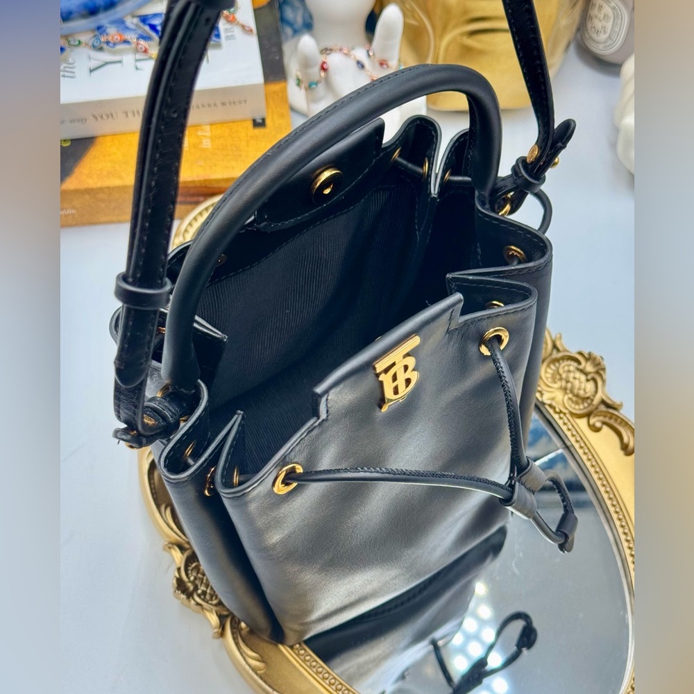🆕 BURBERRY 🧿 NWOT Monogram Motif Bucket Crossbody Bag, Black - AUTHENTICATED - Picture 10 of 14